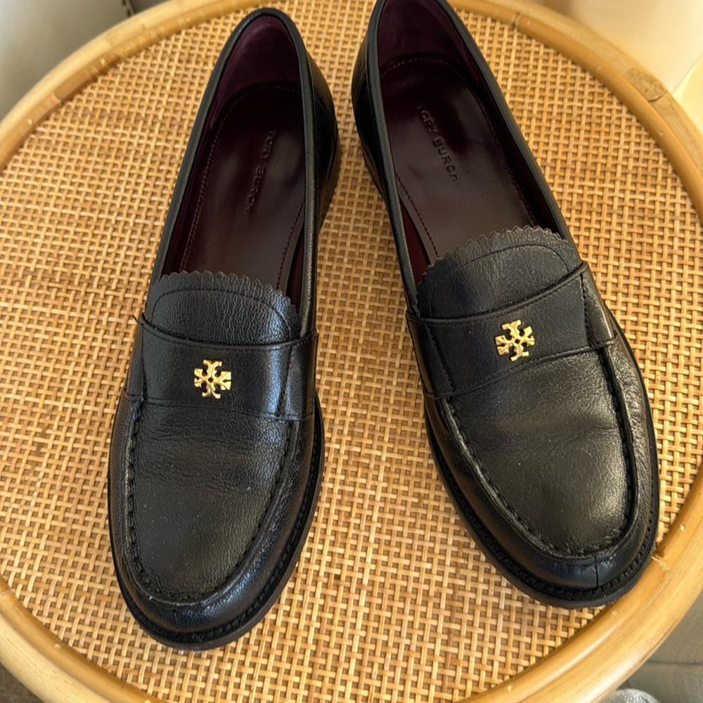 Classic new Tory black loafer!⭐️